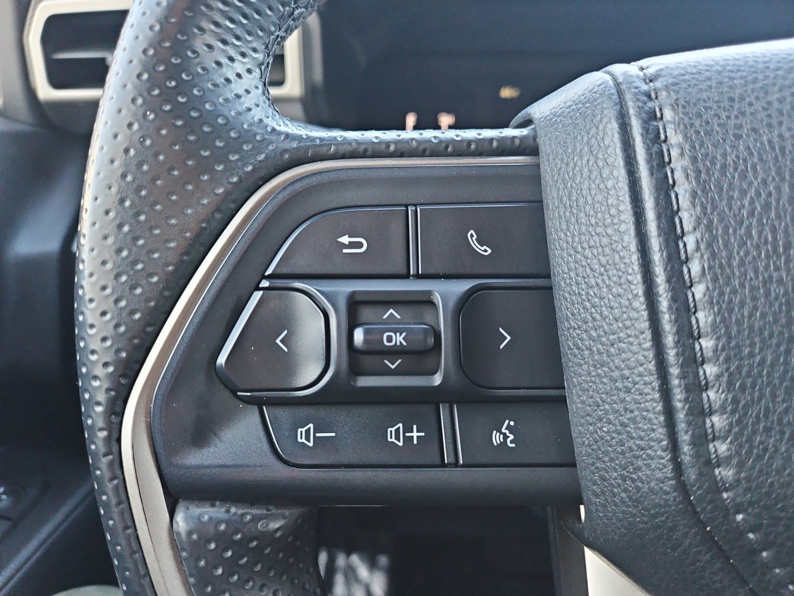 Used 2025 Toyota 4Runner SR5 AWD/4WD image 24