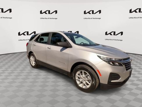 Used 2022 Chevrolet Equinox LS w/ Driver Confidence II Package AWD/4WD image 2