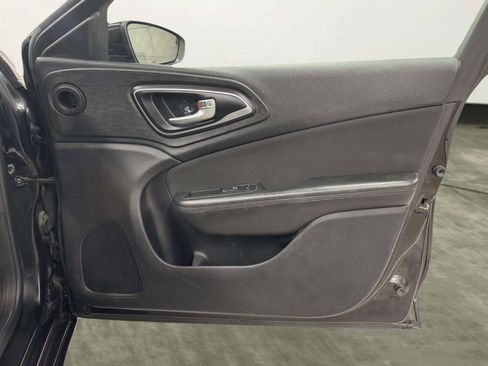 Used 2015 Chrysler 200 Limited w/ Convenience Group image 19