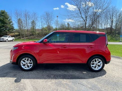 Certified 2023 Kia Soul LX w/ LX Technology Package FWD image 6