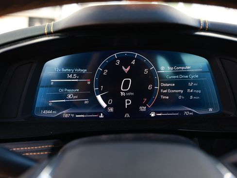Used 2024 Chevrolet Corvette Stingray Preferred Cpe w/ Z51 Performance Package RWD image 28