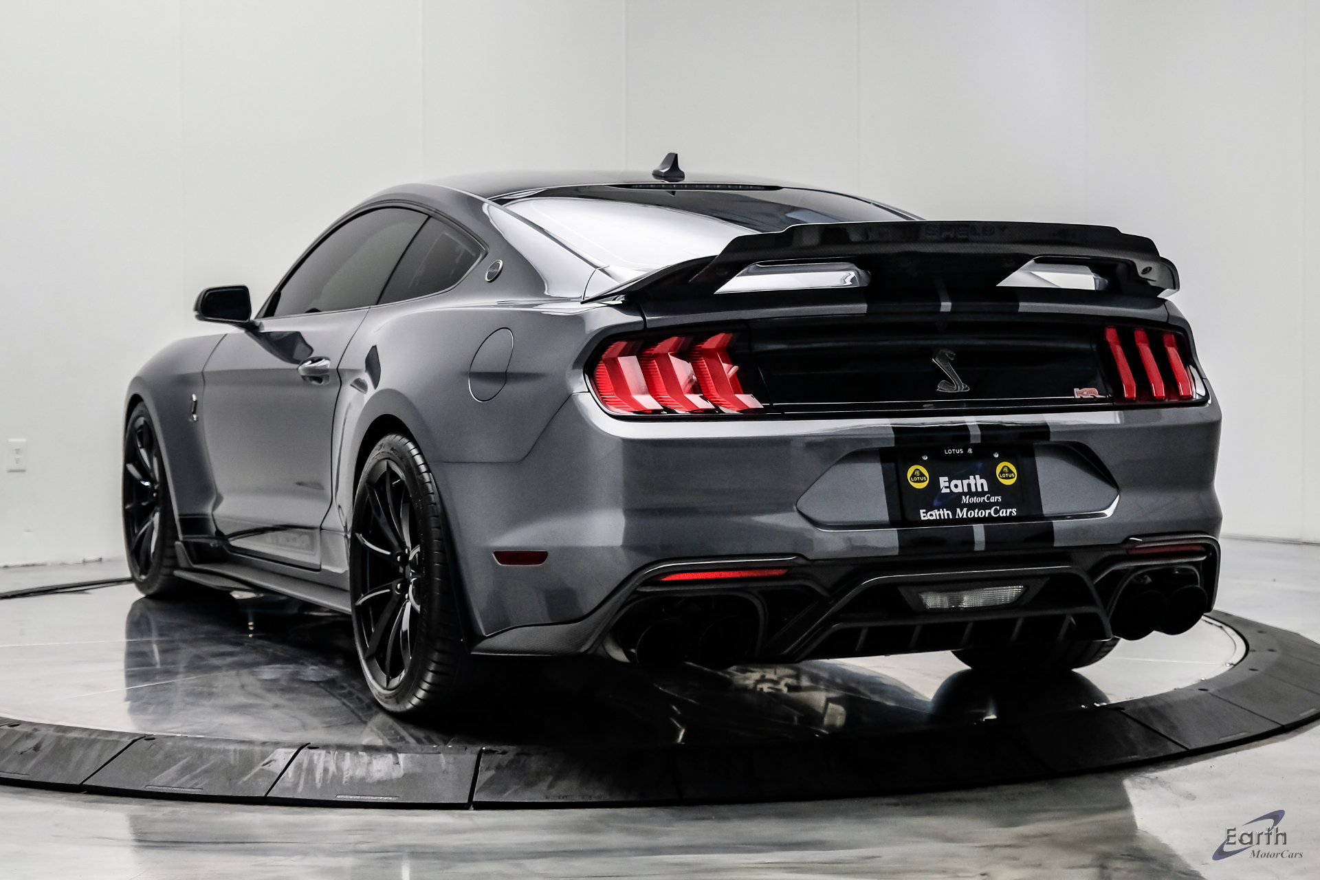 Used 2021 Ford Mustang Shelby GT500 w/ Technology Package RWD image 11