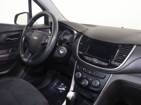 Used 2019 Chevrolet Trax LS AWD/4WD image 9