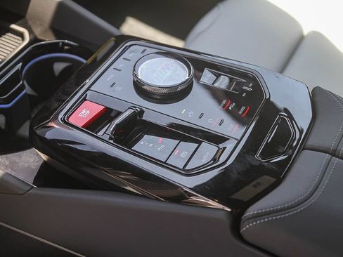 New 2027 BMW M5 w/ Executive Package AWD/4WD image 14