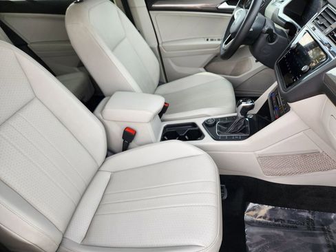Used 2022 Volkswagen Tiguan SE image 4