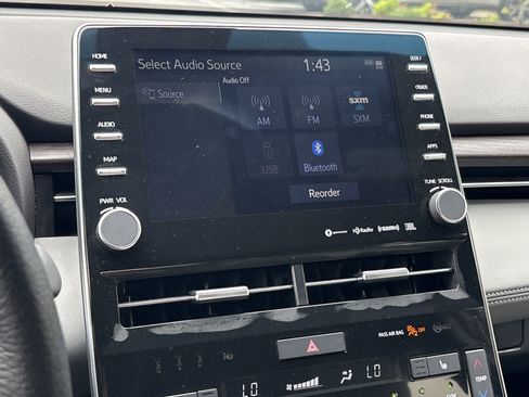 Used 2021 Toyota Avalon XLE w/ Moonroof Package FWD image 23