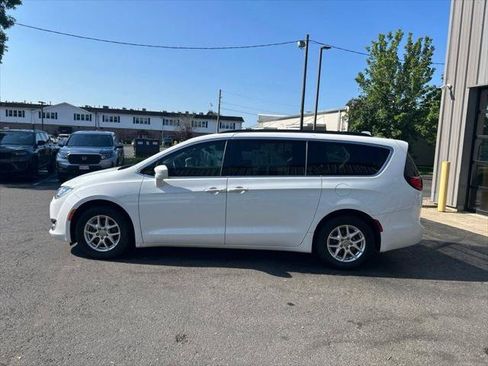 Certified 2020 Chrysler Pacifica Touring FWD image 8