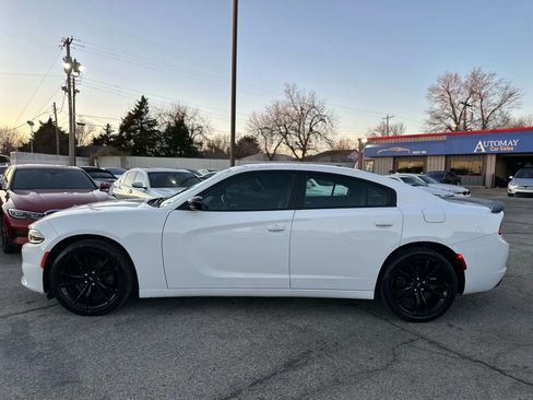 Used 2018 Dodge Charger SXT w/ Blacktop Package image 9