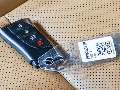 Used 2023 Lexus ES 300h w/ Premium Package image 30