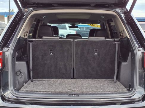 Used 2023 Volkswagen Atlas SEL R-Line image 7