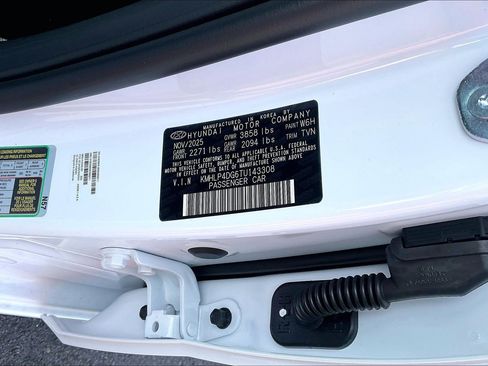 New 2026 Hyundai Elantra Limited image 8