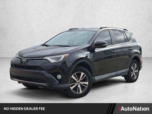 Used 2017 Toyota RAV4 XLE FWD image 1