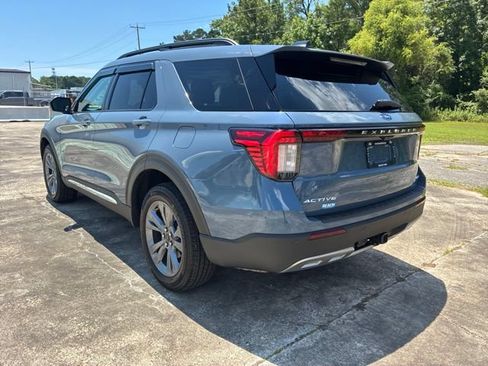 Used 2025 Ford Explorer Active w/ Active Comfort Package AWD/4WD image 5