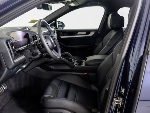Certified 2026 Porsche Cayenne S AWD/4WD image 5