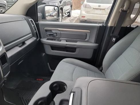 Used 2019 RAM 1500 Classic SLT AWD/4WD image 18