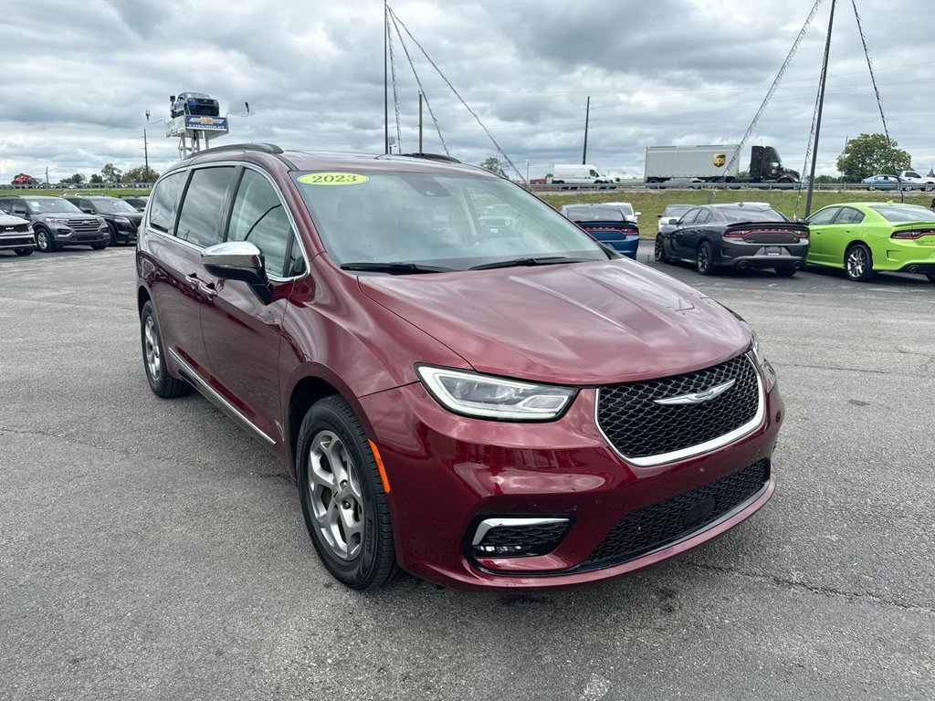 Used 2023 Chrysler Pacifica Limited AWD/4WD image 15