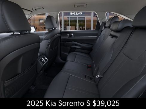 Used 2025 Kia Sorento S AWD/4WD image 18