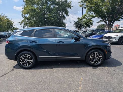 Used 2025 Kia Sportage EX AWD/4WD image 3