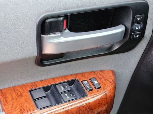 Used 2019 Toyota Sequoia Platinum image 20