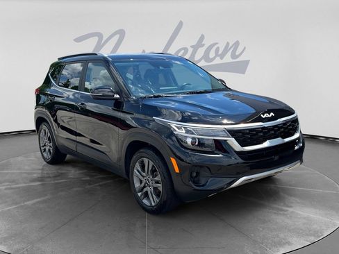 Used 2023 Kia Seltos S w/ Navigation Package FWD image 3