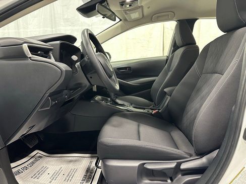 Used 2025 Toyota Corolla LE image 13