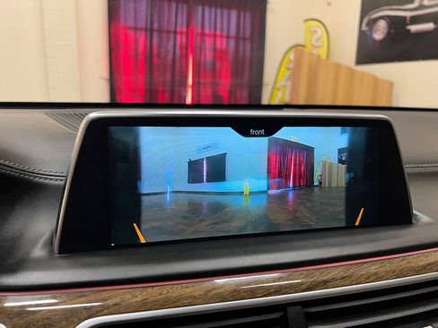 Used 2018 BMW 740i image 32