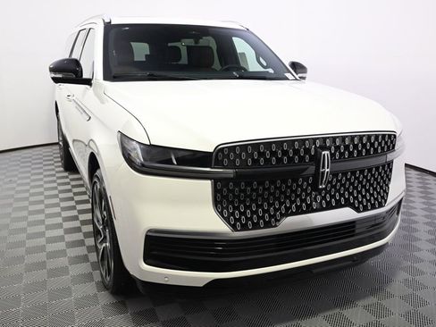 New 2026 Lincoln Navigator L Reserve AWD/4WD image 9