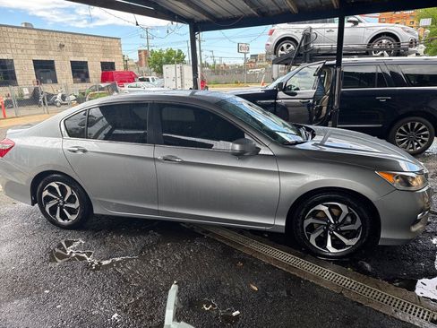 Used 2017 Honda Accord EX-L image 4