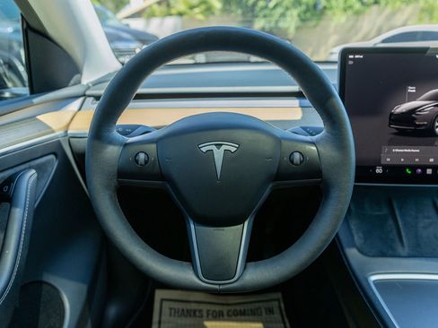 Used 2022 Tesla Model Y Long Range AWD/4WD image 20