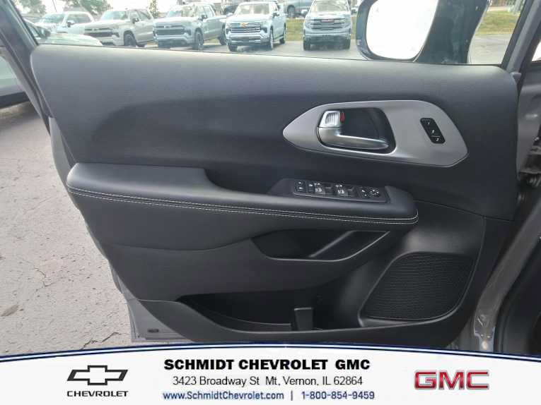 Used 2025 Chrysler Pacifica Limited FWD image 13