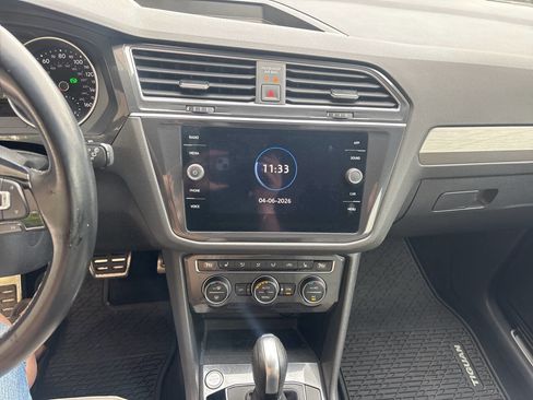 Used 2020 Volkswagen Tiguan SE R-Line image 12