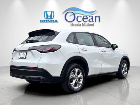 Certified 2024 Honda HR-V LX image 3
