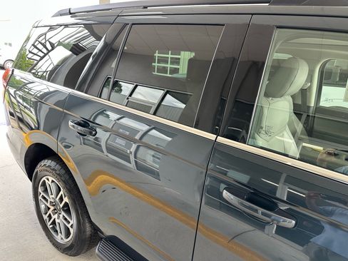 Certified 2025 Ford Expedition Active AWD/4WD image 9
