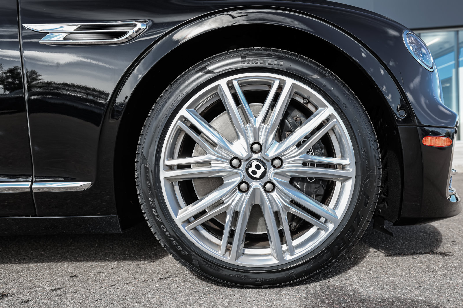 Certified 2022 Bentley Flying Spur V8 AWD/4WD image 16