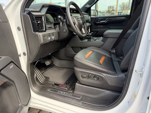 New 2025 GMC Sierra 1500 AT4 w/ AT4 Premium Package AWD/4WD image 17