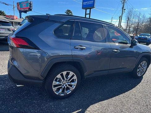 Used 2020 Toyota RAV4 XLE Premium image 5