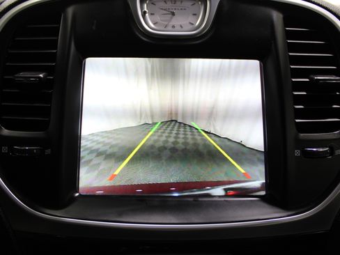 Used 2019 Chrysler 300 Touring w/ Sport Appearance Package image 20