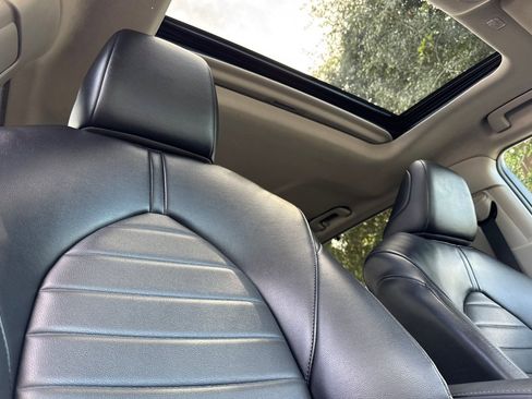 Used 2022 Toyota Highlander XLE FWD image 19