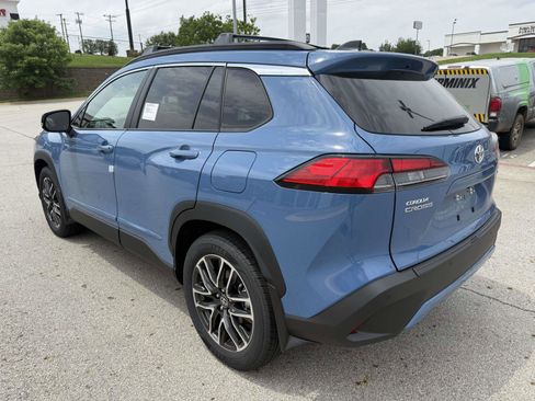 Used 2026 Toyota Corolla Cross XLE FWD image 11
