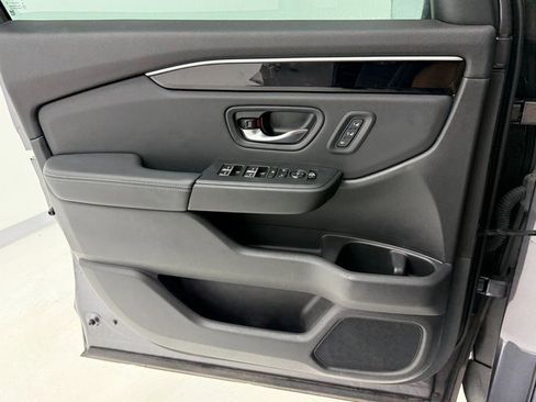 Used 2025 Honda Pilot Touring image 21