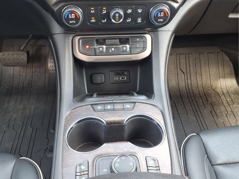 Used 2023 GMC Acadia Denali w/ Denali Ultimate Package FWD image 21