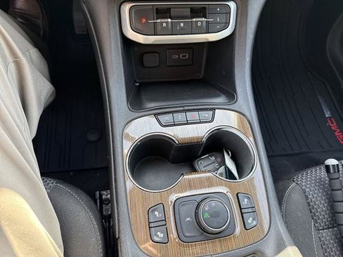 Certified 2021 GMC Acadia SLE w/ Driver Convenience Package FWD image 23