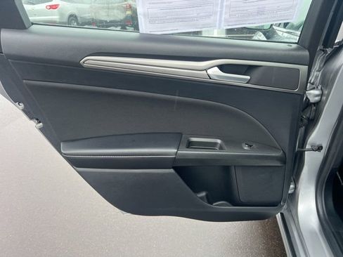 Used 2020 Ford Fusion SE image 15