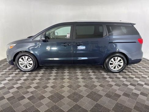 Used 2017 Kia Sedona LX w/ LX Essentials Premium Package FWD image 9