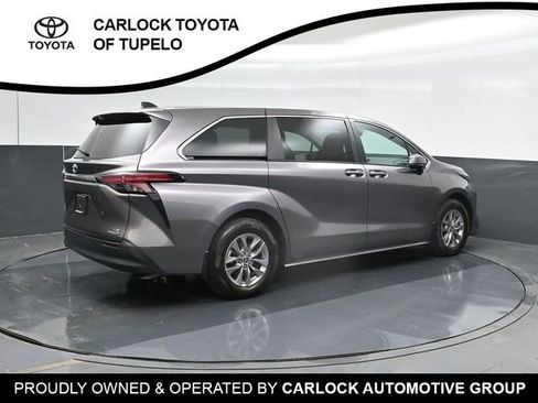 Used 2022 Toyota Sienna LE FWD image 3
