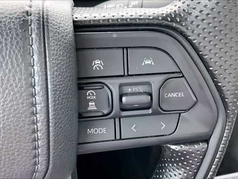 Used 2025 Toyota Tacoma SR5 AWD/4WD image 21