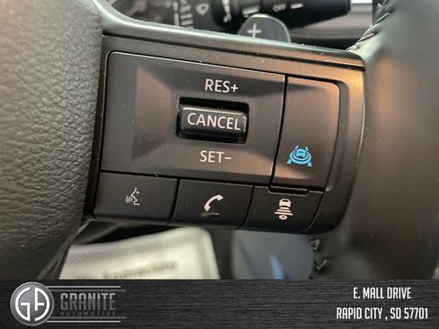 Used 2025 Nissan Rogue SV AWD/4WD image 15