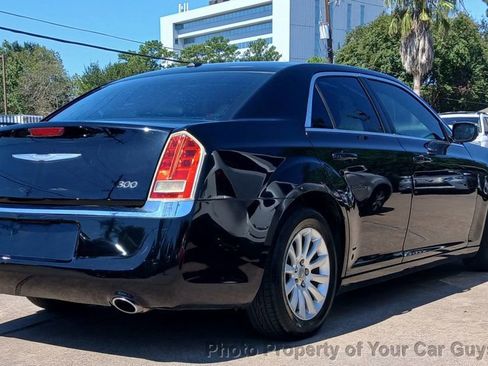 Used 2013 Chrysler 300 image 9