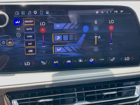 Used 2025 Chevrolet Traverse LT FWD image 25
