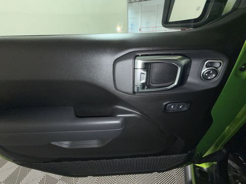 Used 2025 Jeep Wrangler Unlimited Sport AWD/4WD image 15